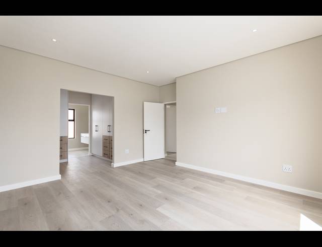4 BEDROOM FREEHOLD FOR SALE IN SANDOWN